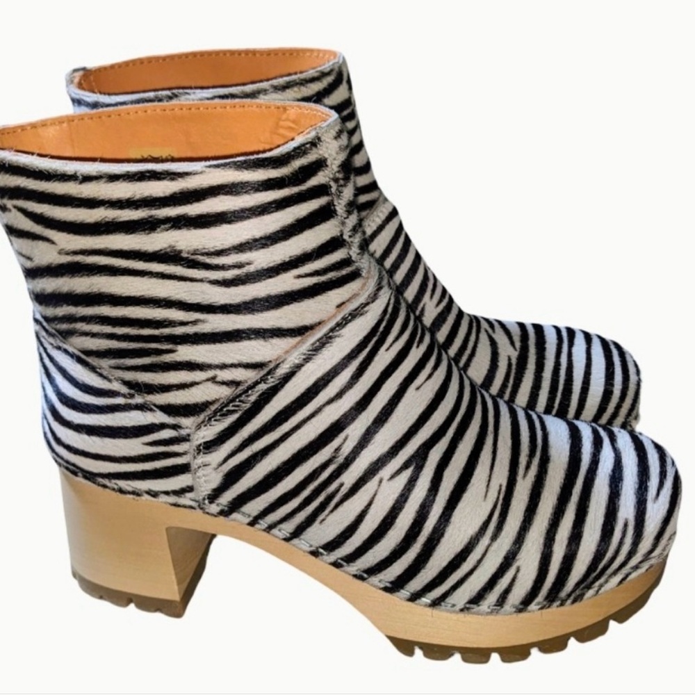 Swedish Hasbeens Ankle Boot Clogs In Zebra Print sz 8 / Euro 39